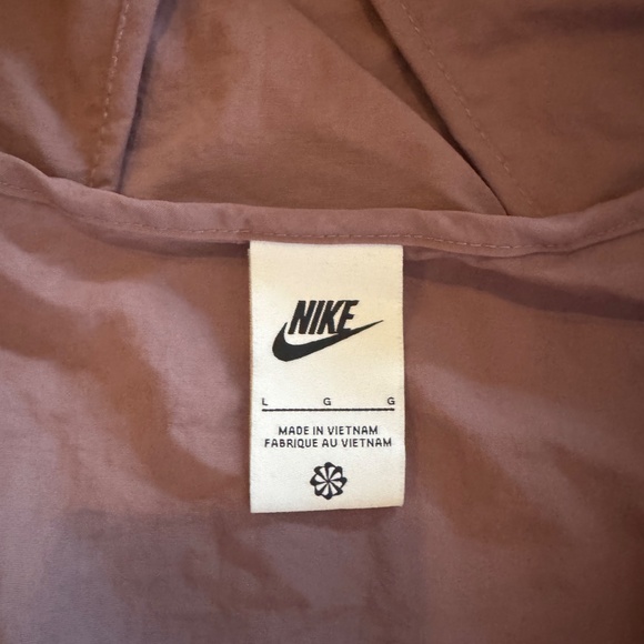 Mauve Nike Women's Rainjacket/Windbreaker - Picture 3 of 5